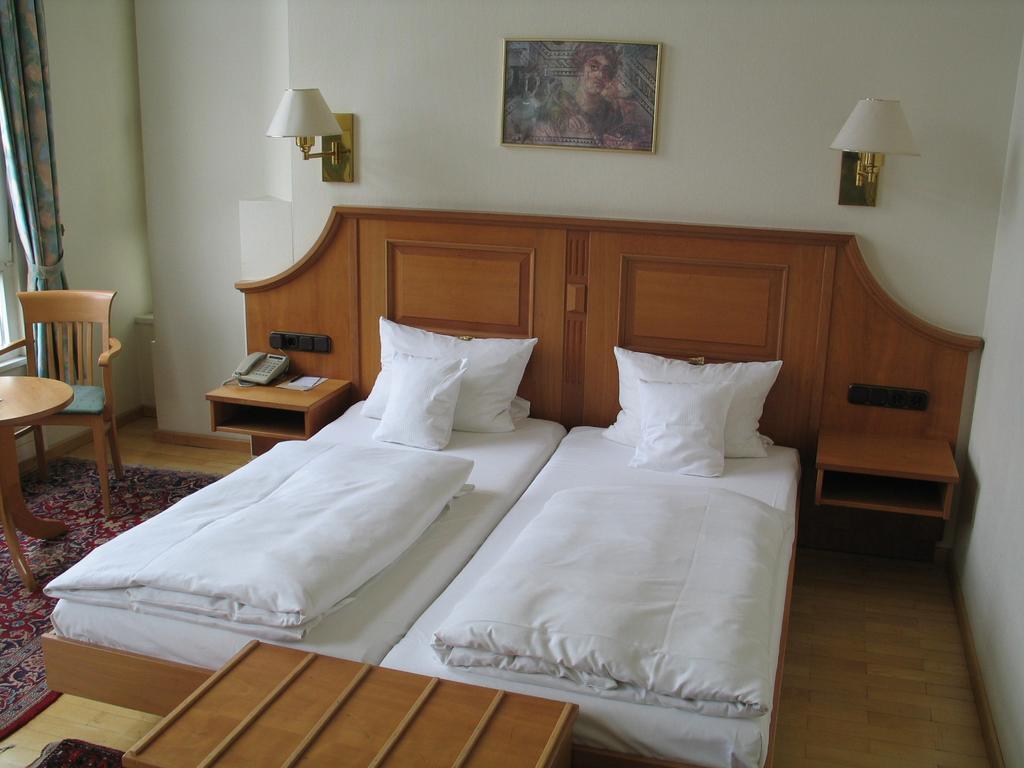 Hotel Roemischer Kaiser 特里尔 外观 照片