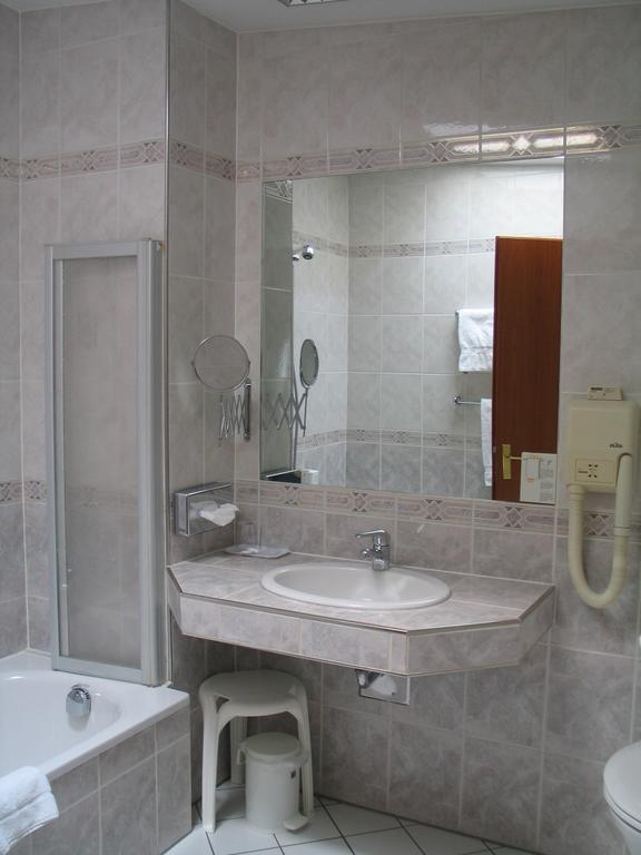 Hotel Roemischer Kaiser 特里尔 外观 照片